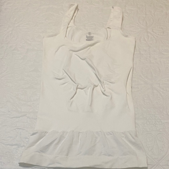BLANQI Maternity White Tank Top NWOT - Picture 3 of 6